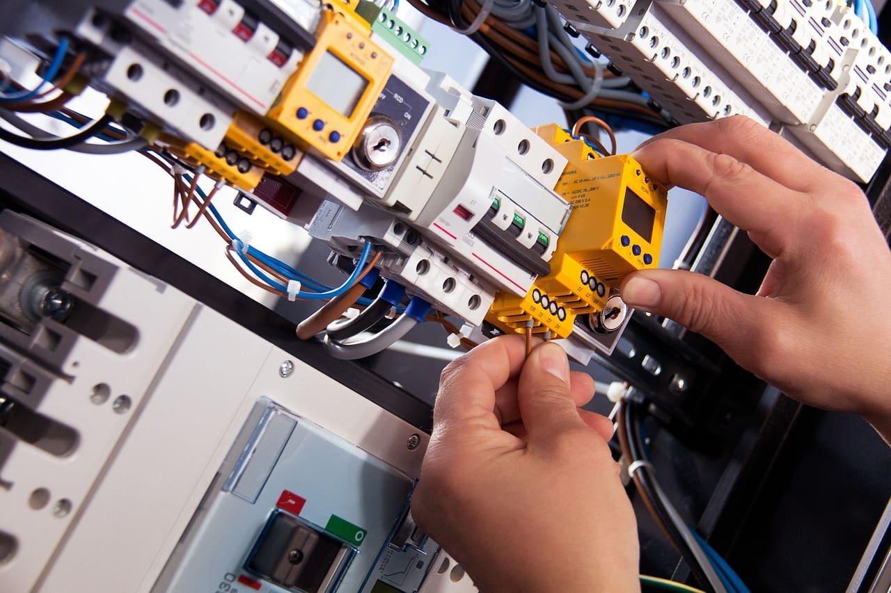 Controles eléctricos y mantenimiento industrial