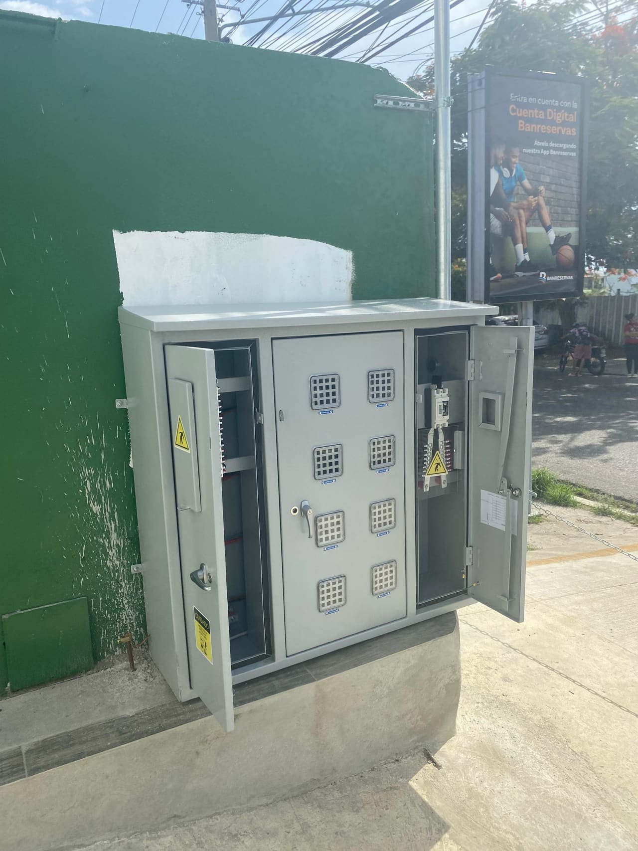 Módulo portacontadores instalado en plaza comercial de Gurabo