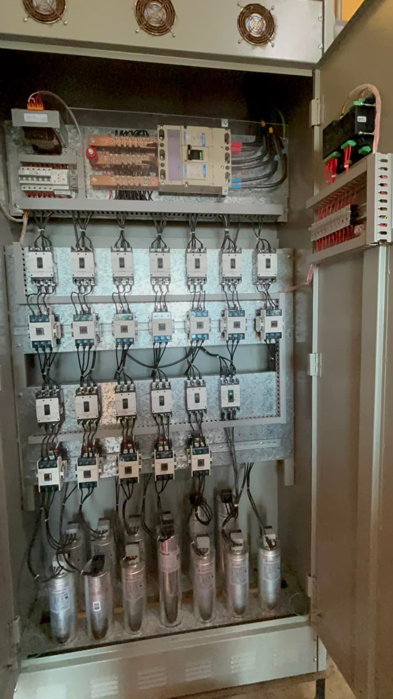 Reparación de un banco de capacitores de 260 kVAR
